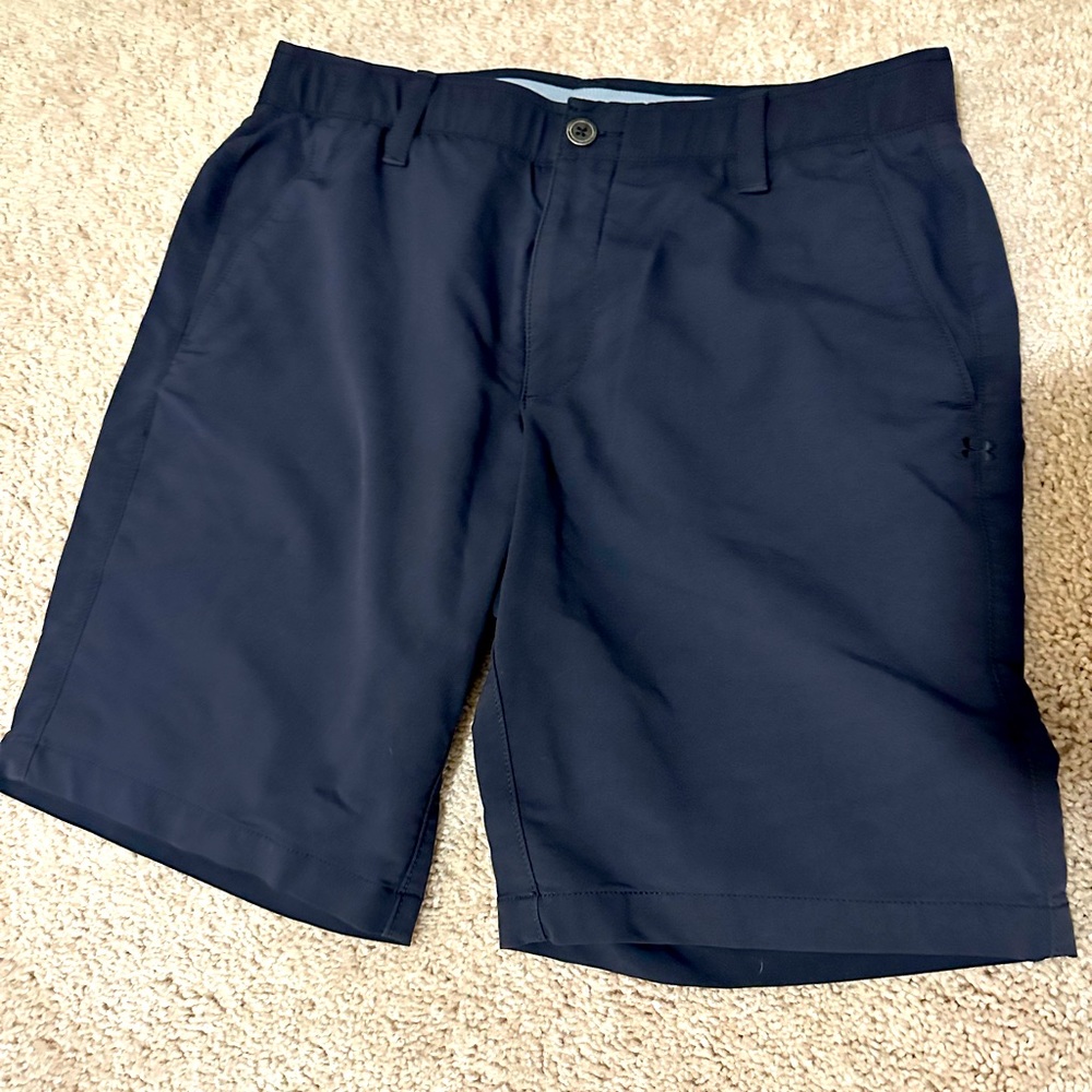 Men’s Under Armour Golf Shorts 34 in size. Black and dark Gray. Fairly worn